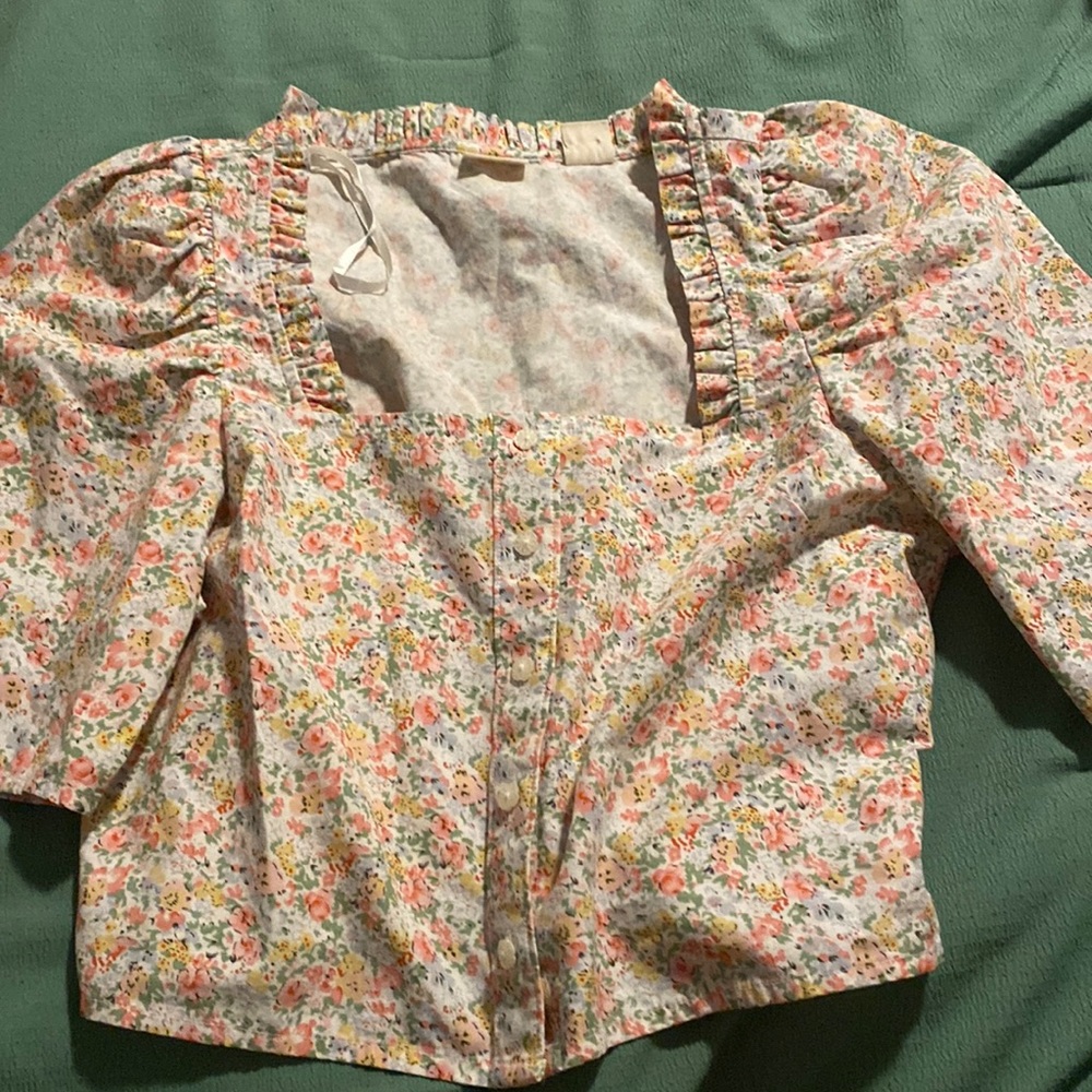 Levi’s small women’s floral print top